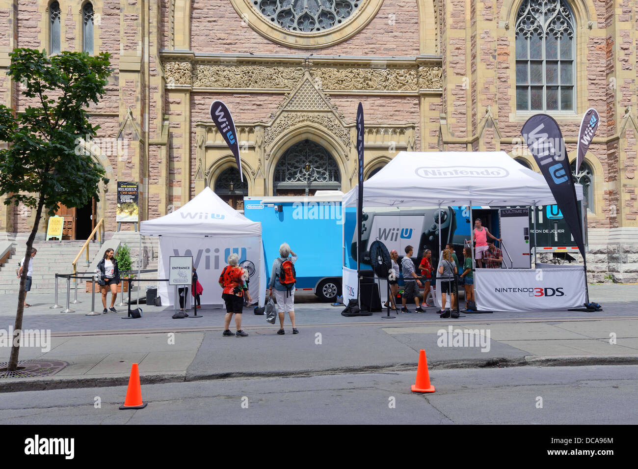 Nintendo-Kreuz-Kanada-Tour Trailer auf Rue Ste-Catherine in Montreal eingerichtet. Stockfoto