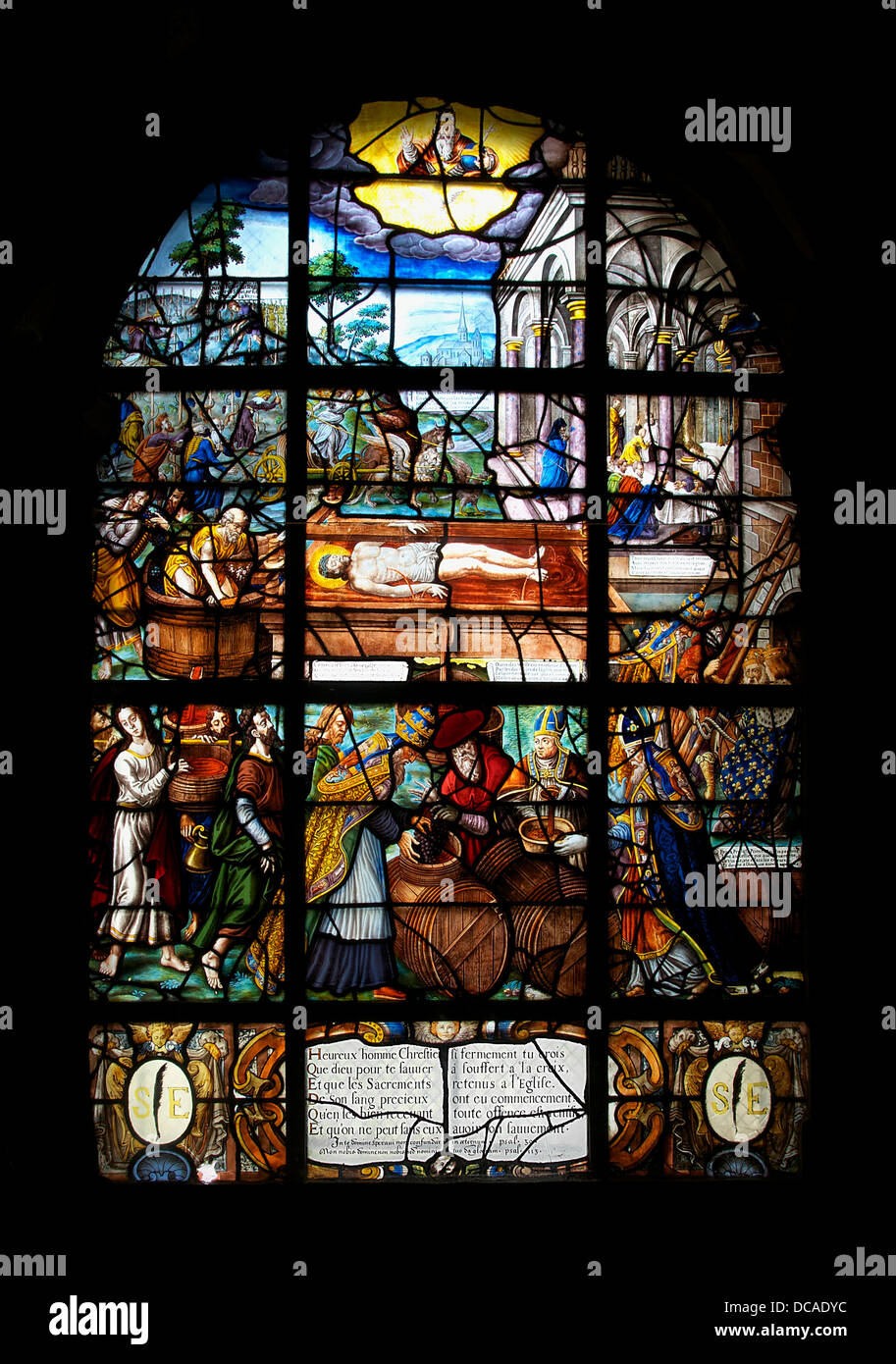 "Christus in der Kelter", Glasfenster, Anfang des 17. Jahrhunderts, Kirche Saint-Etienne du Mont, Paris Stockfoto