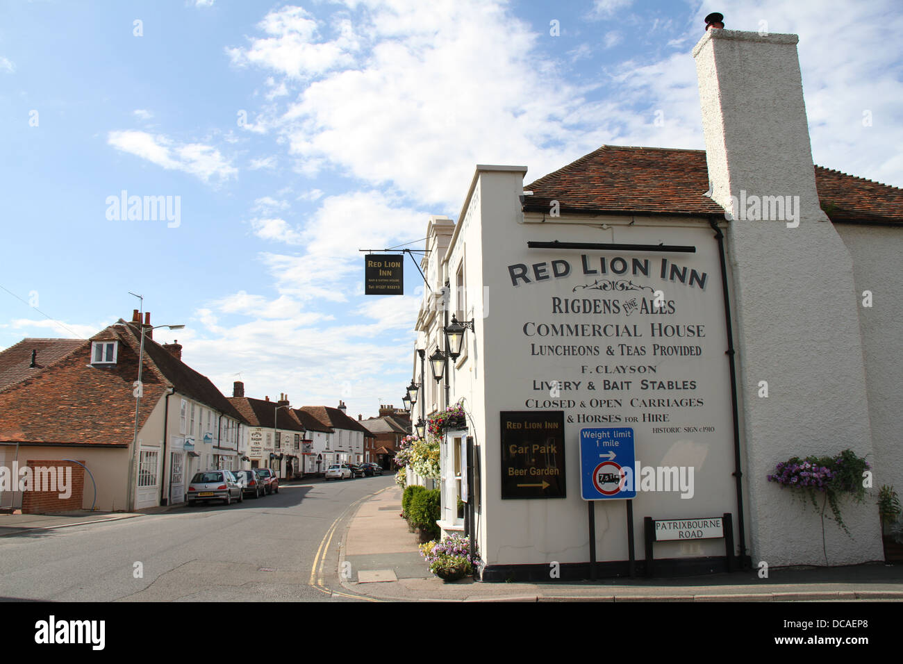 Das Red Lion Inn Pub im Dorf Brücke, vor den Toren Canterbury in Kent, England. Stockfoto