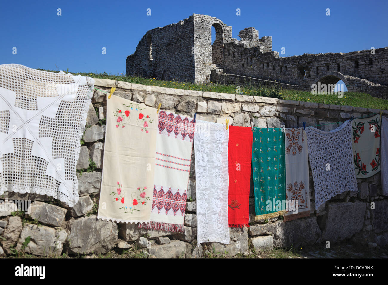 Berat, Berati, Albanien, im Inneren der Burg Kalaja, Verkauf von souvenirs Stockfoto