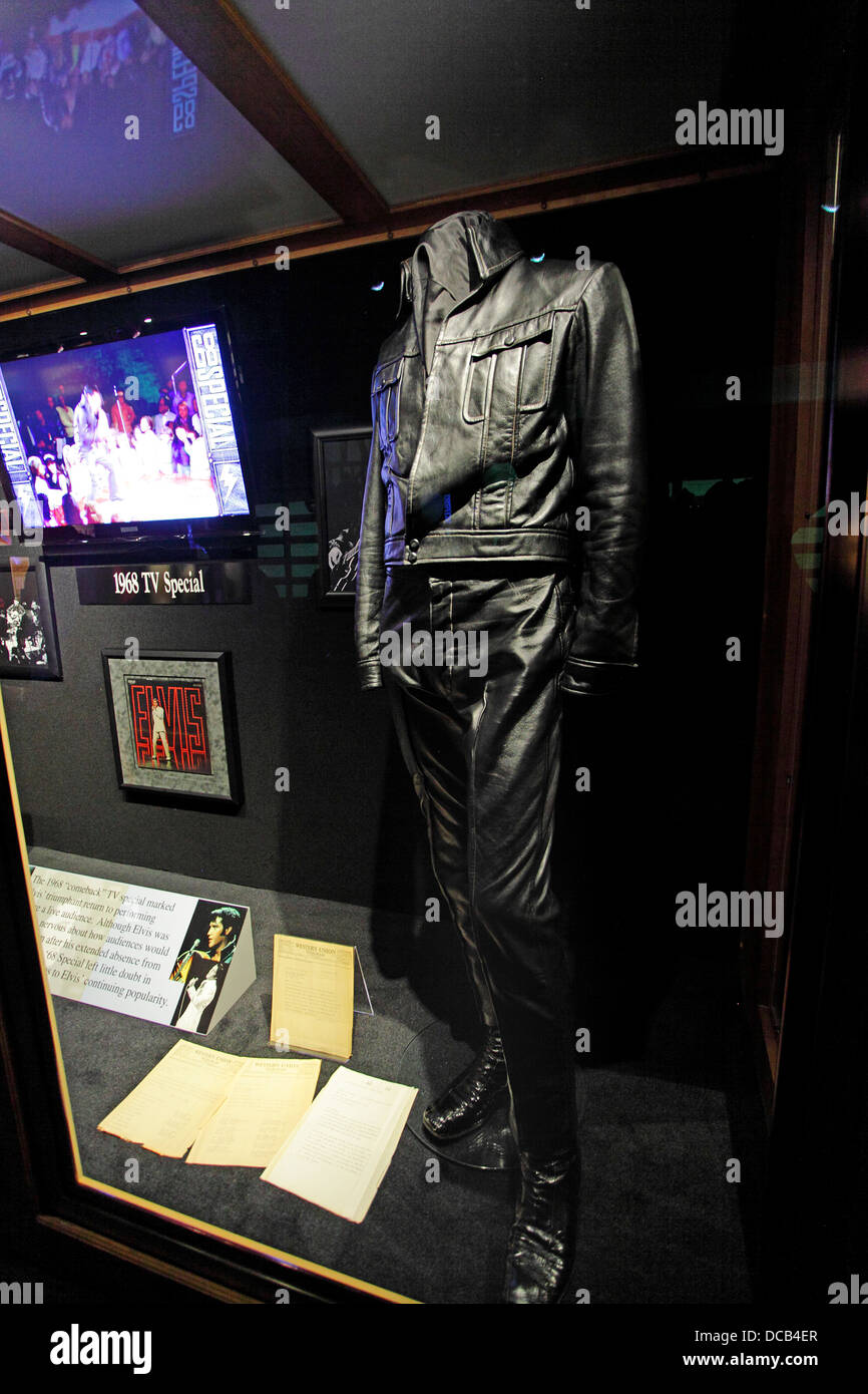 Elvis schwarze Leder Anzug aus 68 Comeback Special in Graceland die Heimat von Elvis Presley in Memphis Tennessee USA Stockfoto Elvis schwarze Leder Anzug aus 68 Comeback Special in Graceland die Heimat von Elvis Presley in Memphis Tennessee USA Stockfoto
