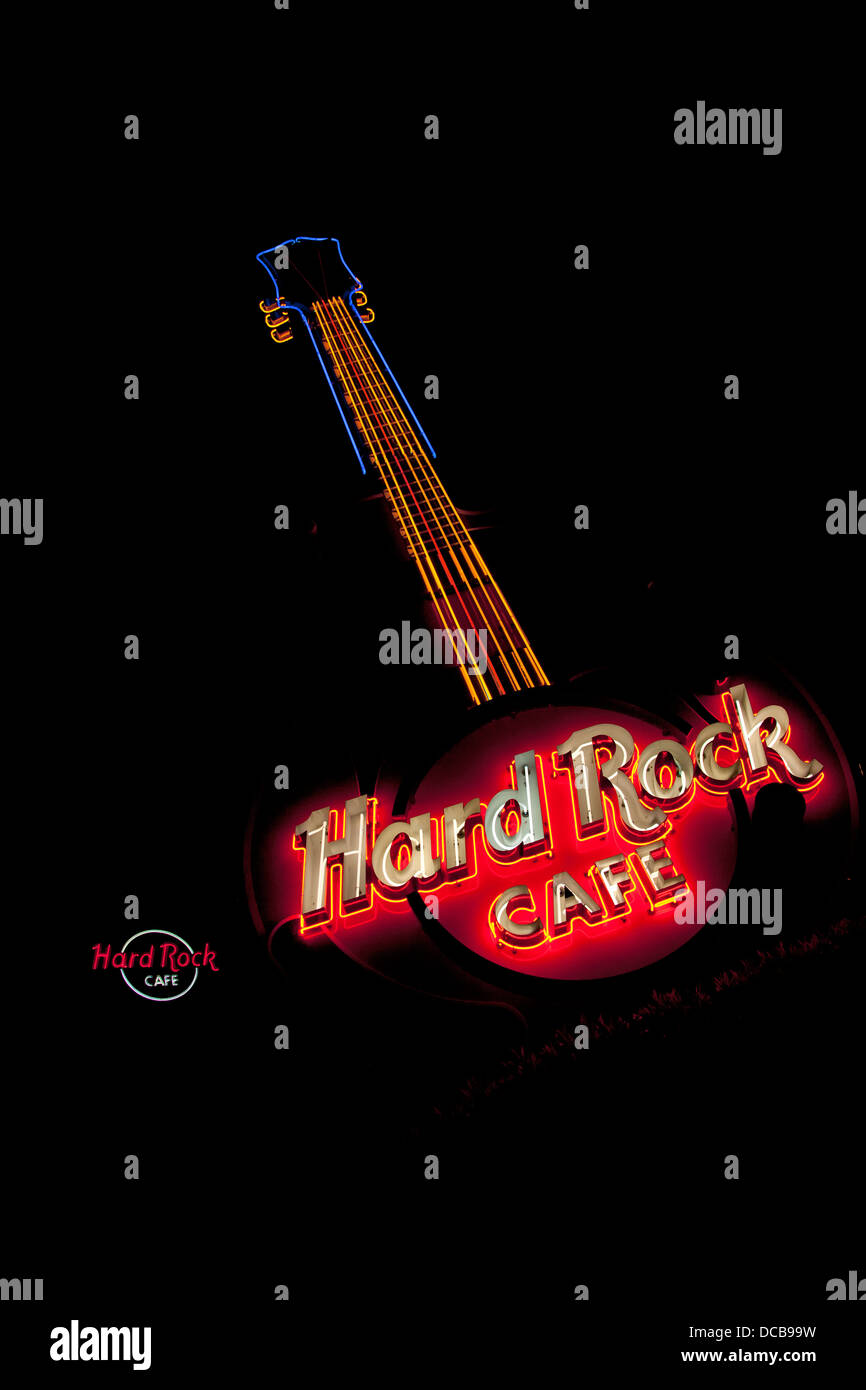 Hard Rock Cafe Bar Leuchtreklame nachts auf der Main Street in Nashville Tennessee Stockfoto