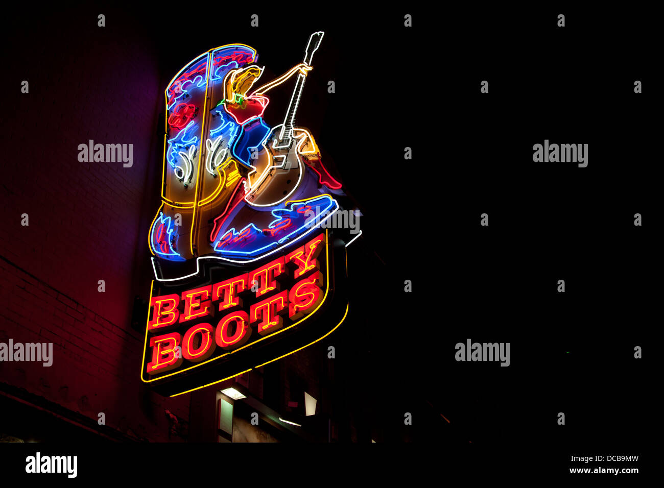 Leuchtreklamen Bar in der Nacht auf der Main Street in Nashville Tennessee Stockfoto