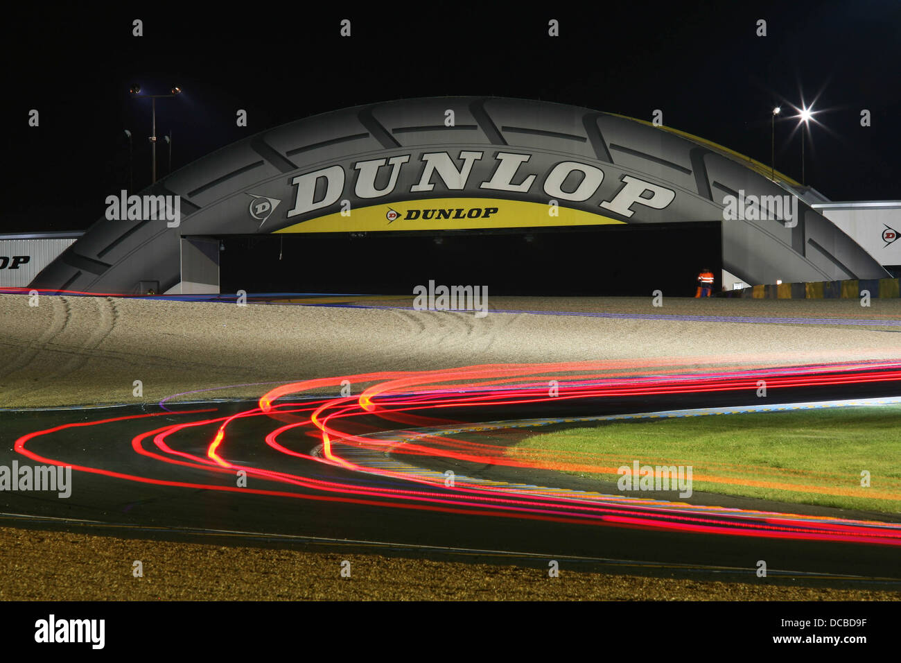Nacht-Szene Dunlop Brücke, 2013 Le Mans 24 Hours. Stockfoto