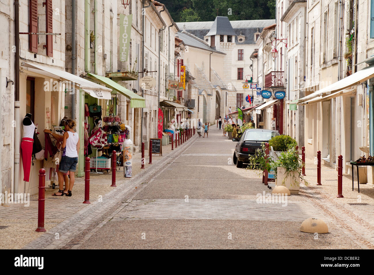 Straßenszene, französischen Dorf von Brantome, Perigord, Dordogne, Frankreich Stockfoto