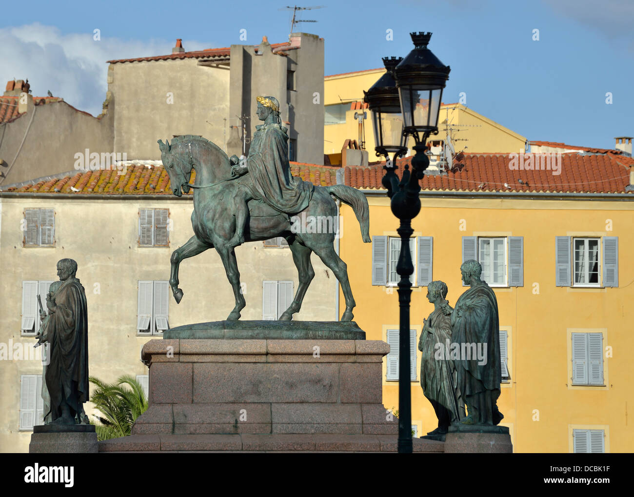 Reiterstatue von Napoleon Bonaparte und seine Brüder als römischen Kaiser in General De Gaulle Square, Ajaccio, Korsika, Frankreich Stockfoto