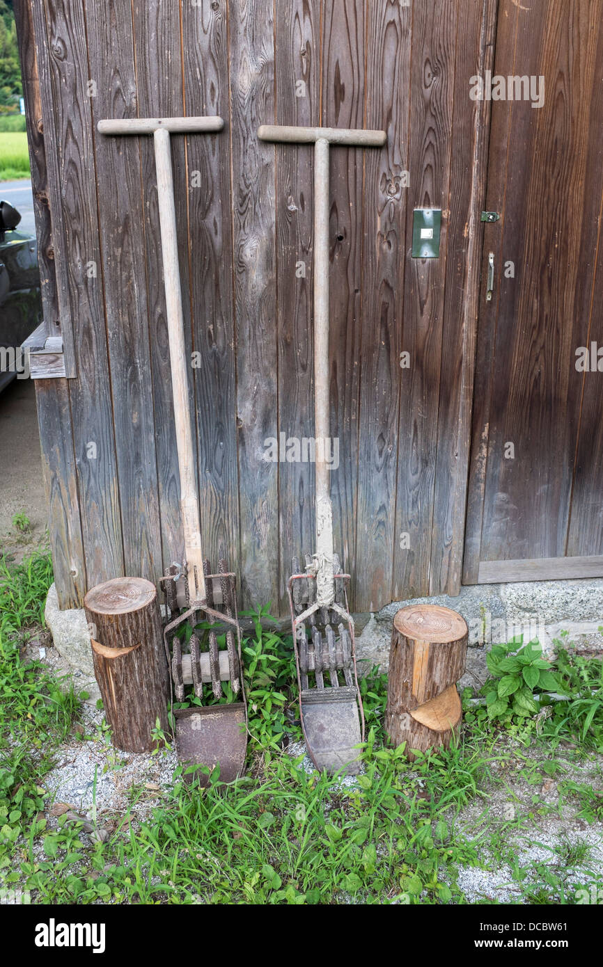 Traditionelle Handwerkzeuge für den Reisanbau in Japan Stockfoto