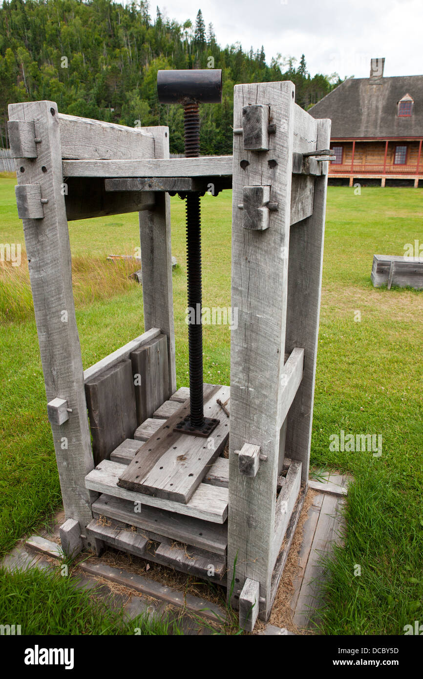 Beispiel für ein Fell Spindelpresse, Grand Portage National Monument, Grand Portage, Minnesota, Vereinigte Staaten von Amerika Stockfoto