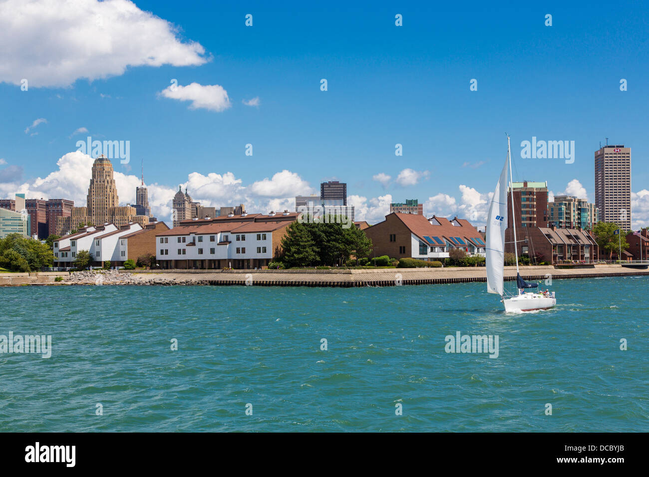 Segelboot in See Erie an der Waterfront von Buffalo New York Vereinigte Staaten Stockfoto