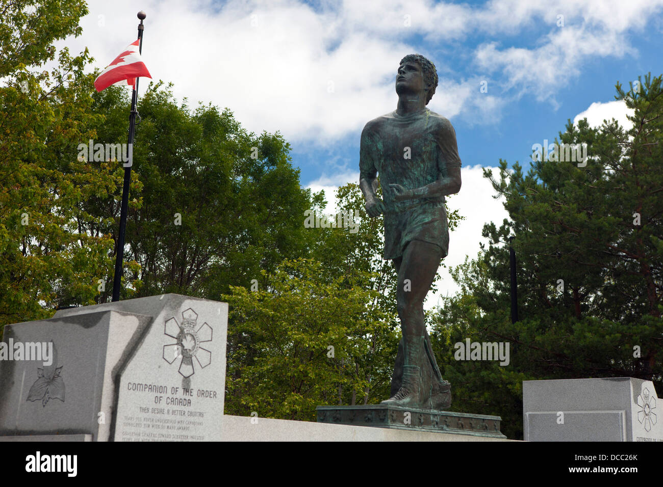 Terry-Fox-Denkmal mit kanadischen Flagge, Thunder Bay, Ontario, Kanada Stockfoto