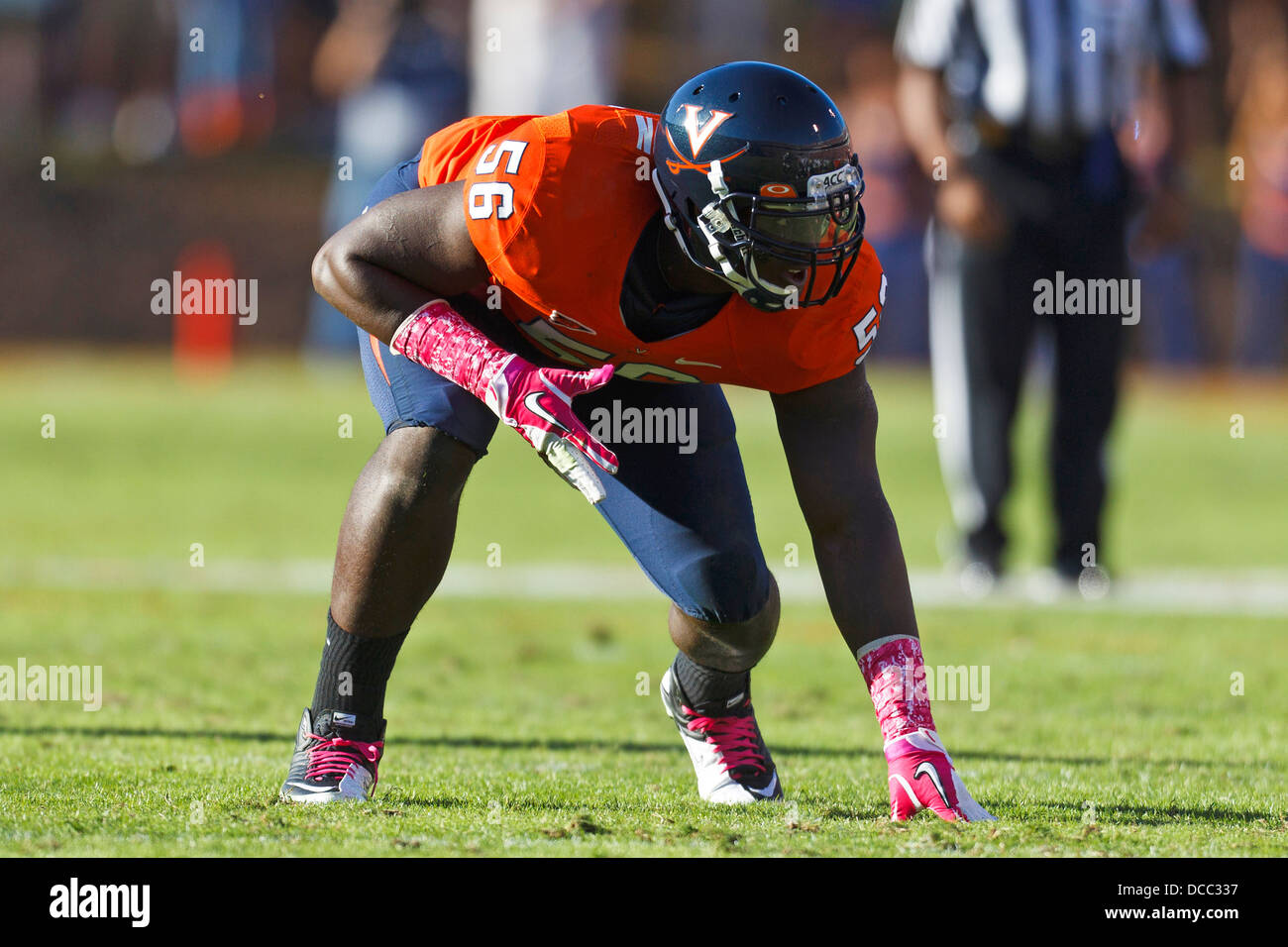 Virginia Cavaliers defensives Ende Linien Cam Johnson (56) für ein Spiel gegen Georgia Tech Yellow Jackets in der zweiten Stockfoto