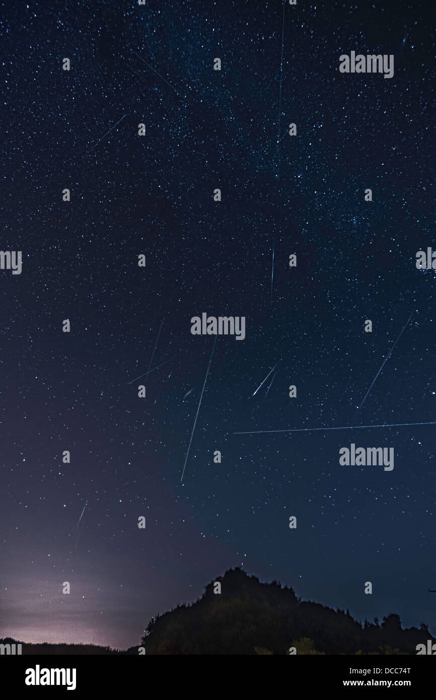 Perseiden Meteorschauer August 2013. in diesem Bild ist ein Iridium-Flare ein Flugzeug und Meteore aus eine Reihe von Aufnahmen. Stockfoto