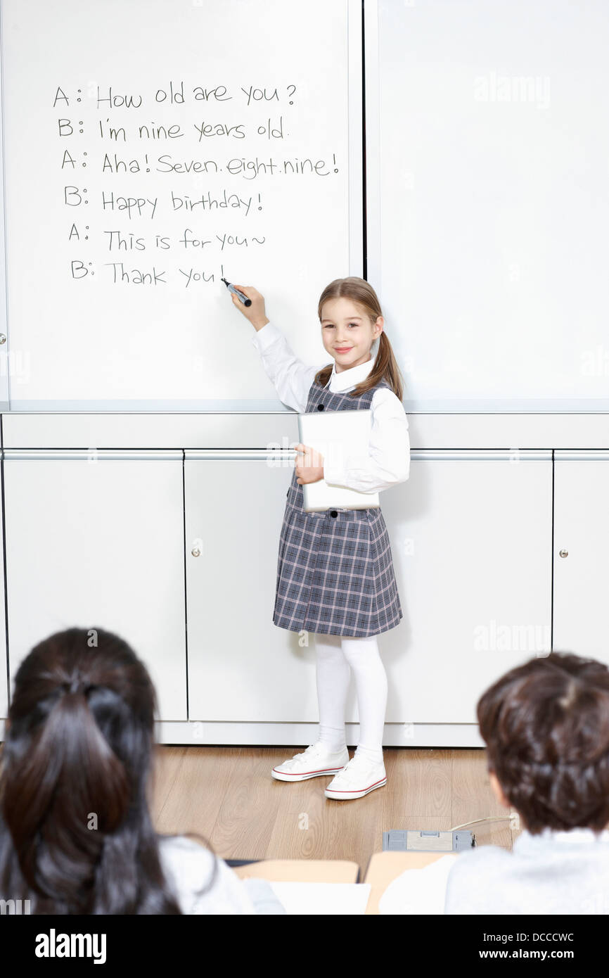 ein Student, eine Präsentation vor der Klasse Stockfoto