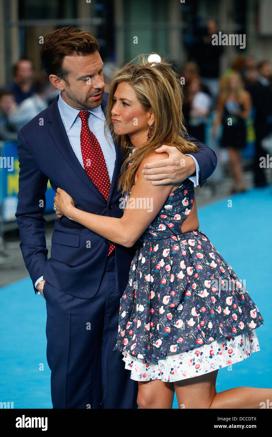 US-Schauspieler/Darsteller kommen Jennifer Aniston (R) und Jason Sudeikis (L) für die Europa-Premiere von wir sind die Müller Stockfoto