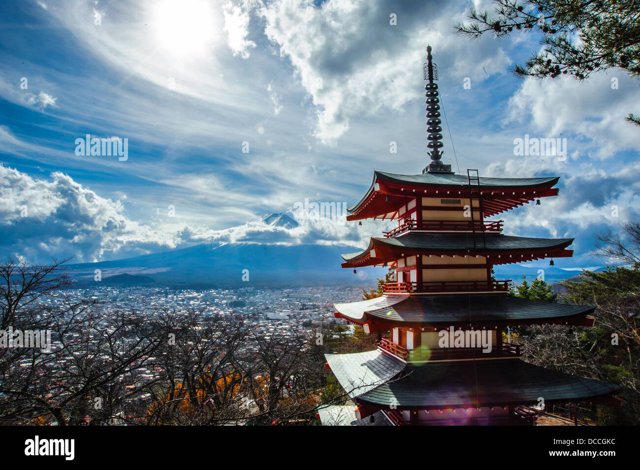 Chureito Pagode und Mt. Fuji Stockfoto