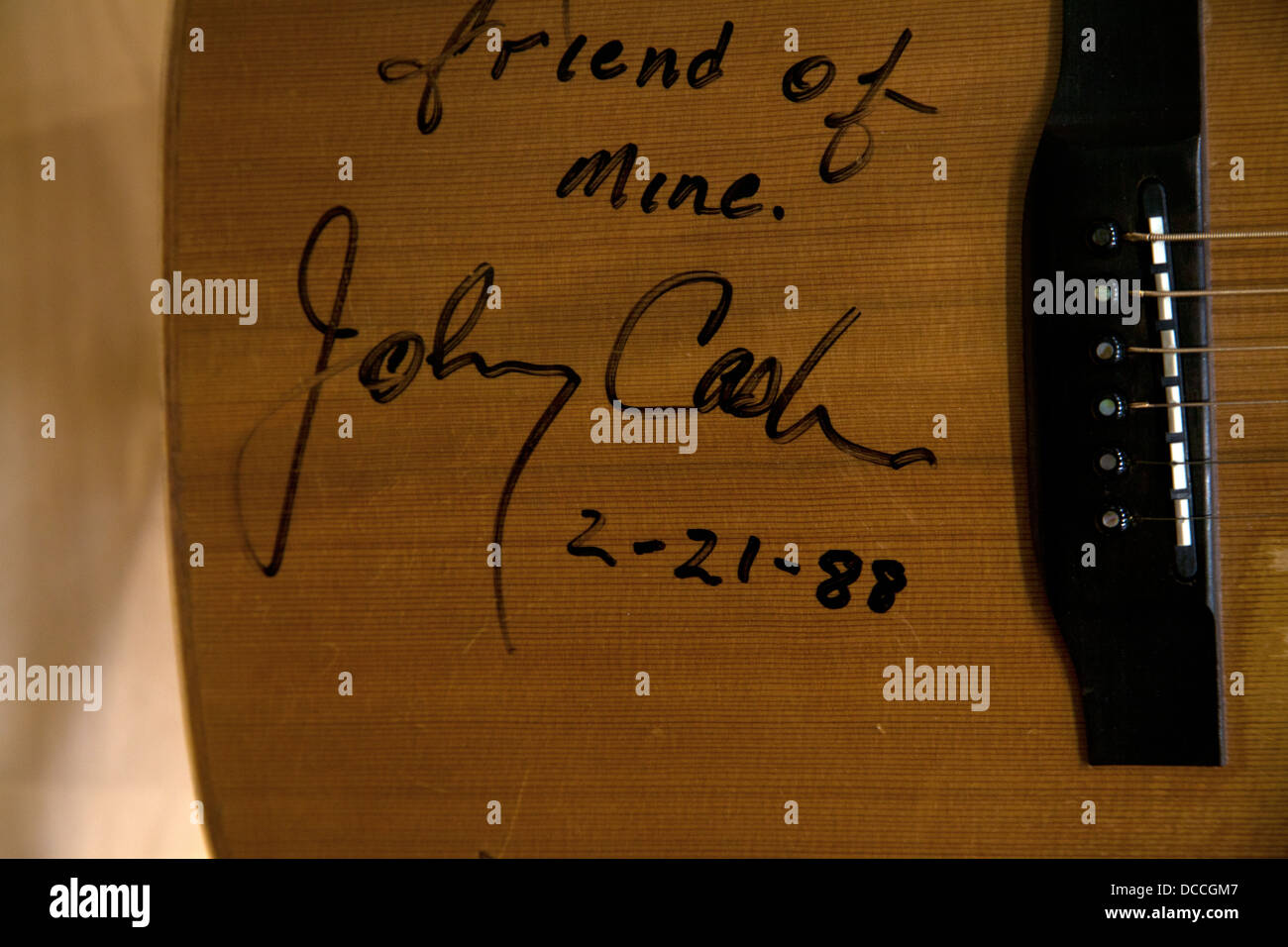 Johnny Cash-Autogramm auf einer Gitarre in der Johnny Cash Museum in Nashville Tennessee USA Stockfoto