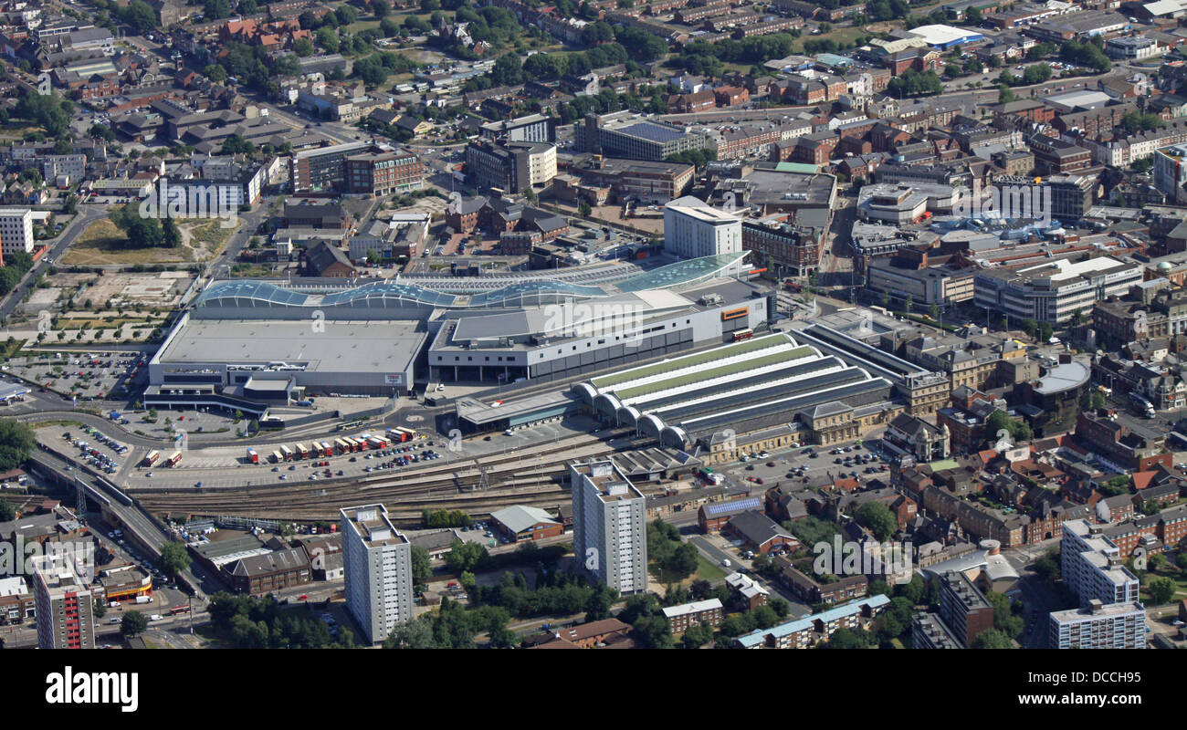 Luftaufnahme des Bahnhof Hull Paragon und das St Stephen Einkaufszentrum Hull, East Yorkshire Stockfoto