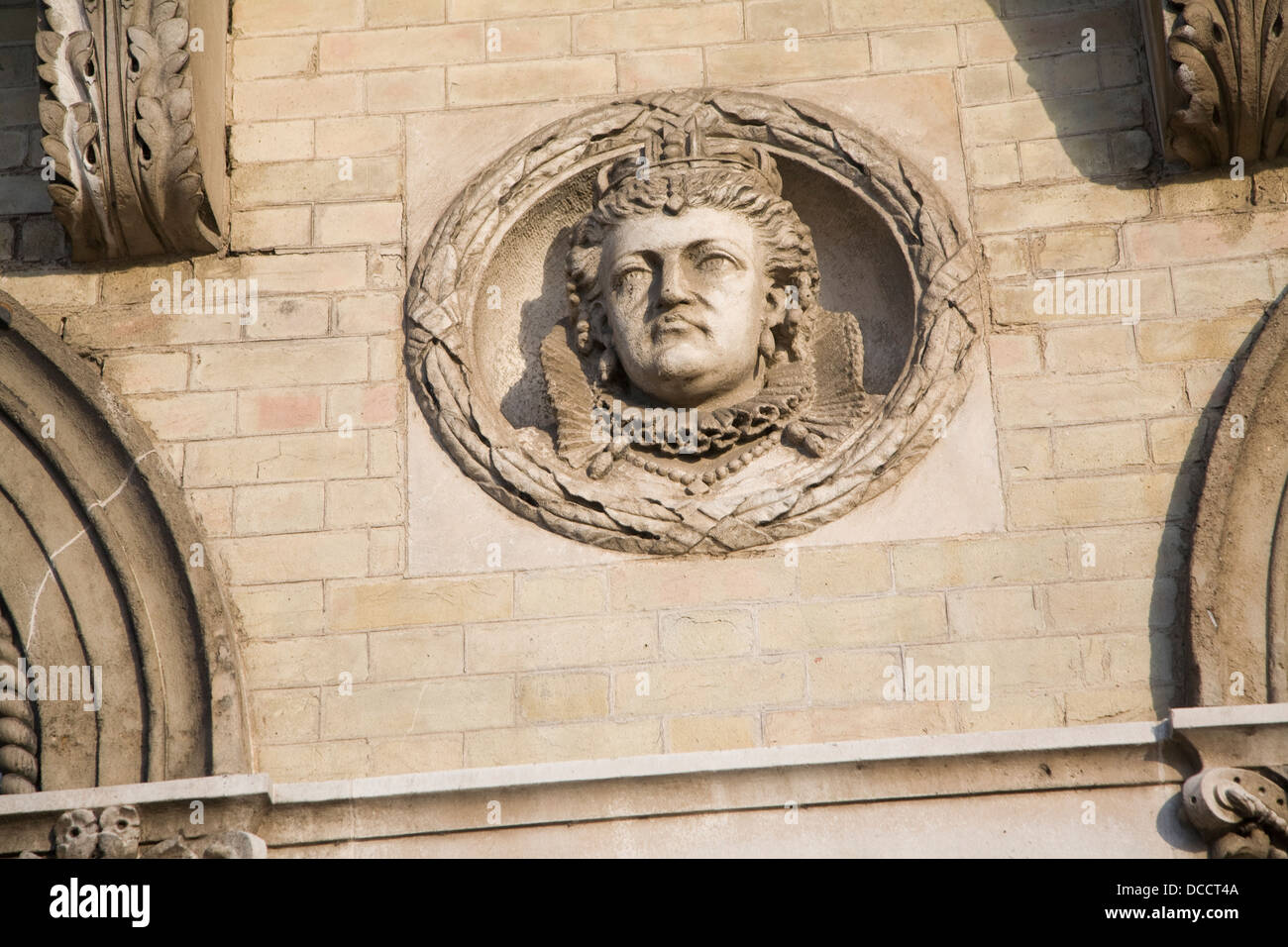 Roundel der königlichen Portraits Great Eastern Hotel Harwich, Essex, England - diesein ist Queen Elizabeth 1 Stockfoto