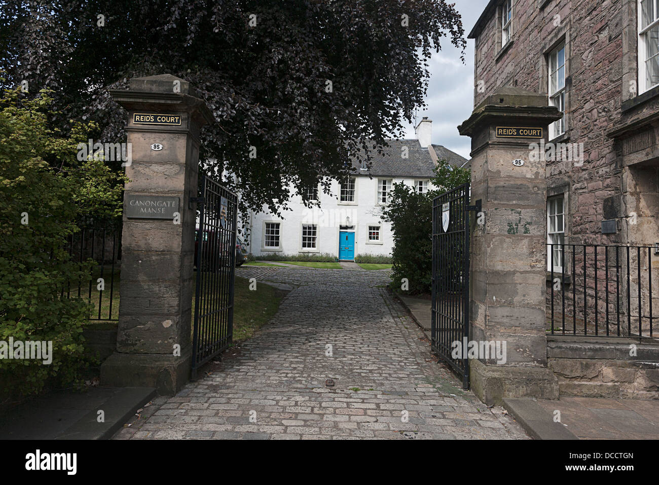 Pfarrhaus. Canongate Edinburgh. Gebäude des späten 18. Jahrhunderts. Stockfoto