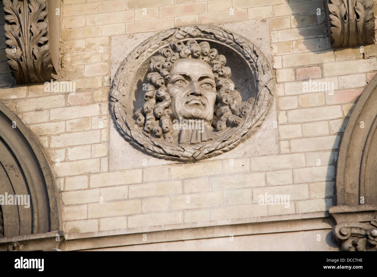 Roundel der königlichen Portraits Great Eastern Hotel Harwich, Essex, England - diesein ist King George 2 Stockfoto