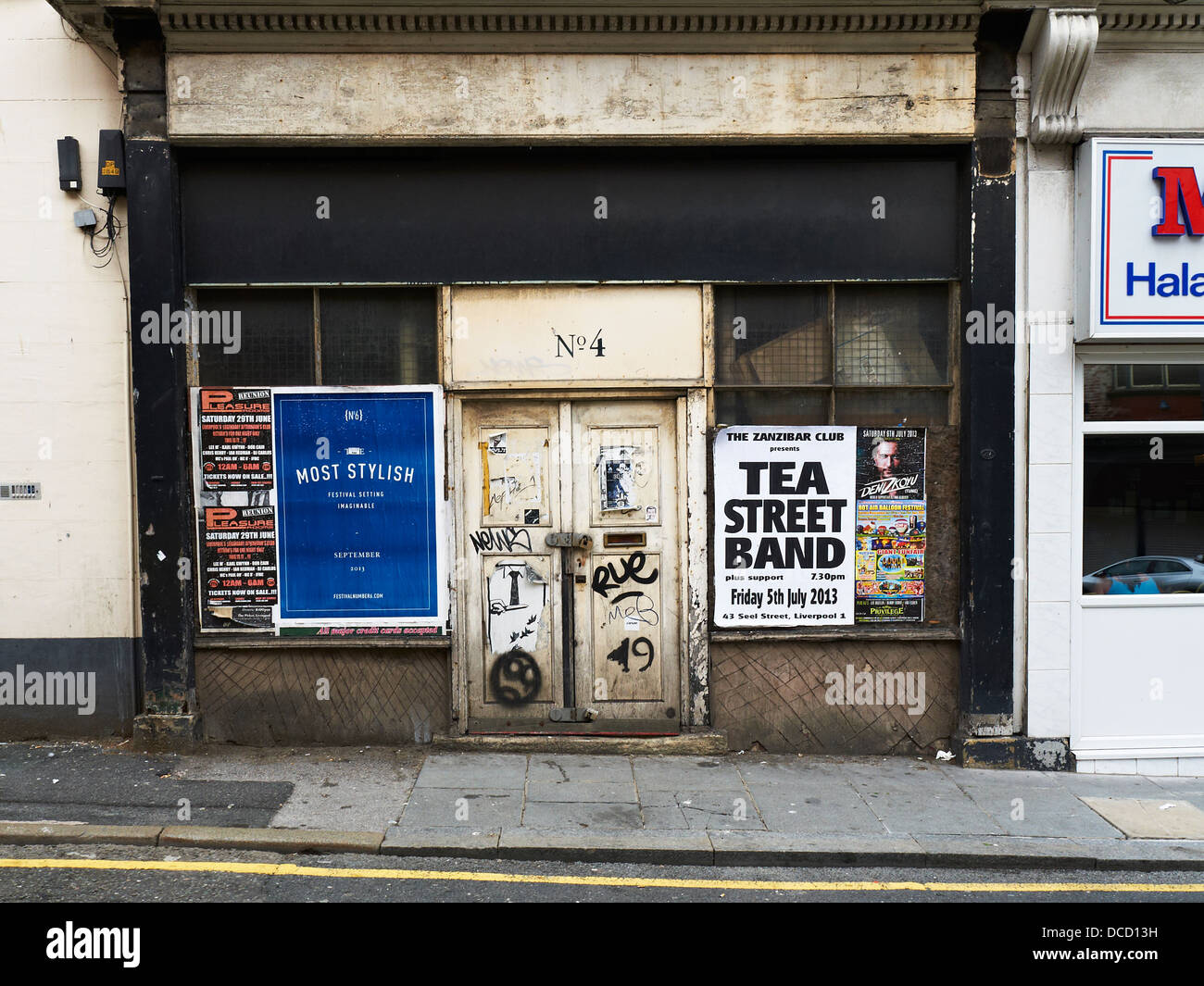 Geschlossen und aufgegeben No4 Shop in Liverpool UK Stockfoto