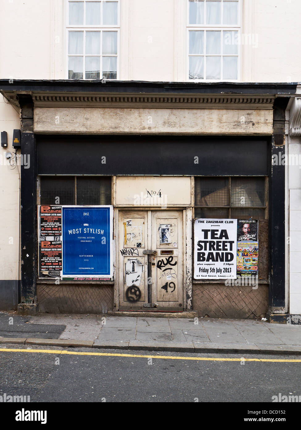 Geschlossen und aufgegeben No4 Shop in Liverpool UK Stockfoto