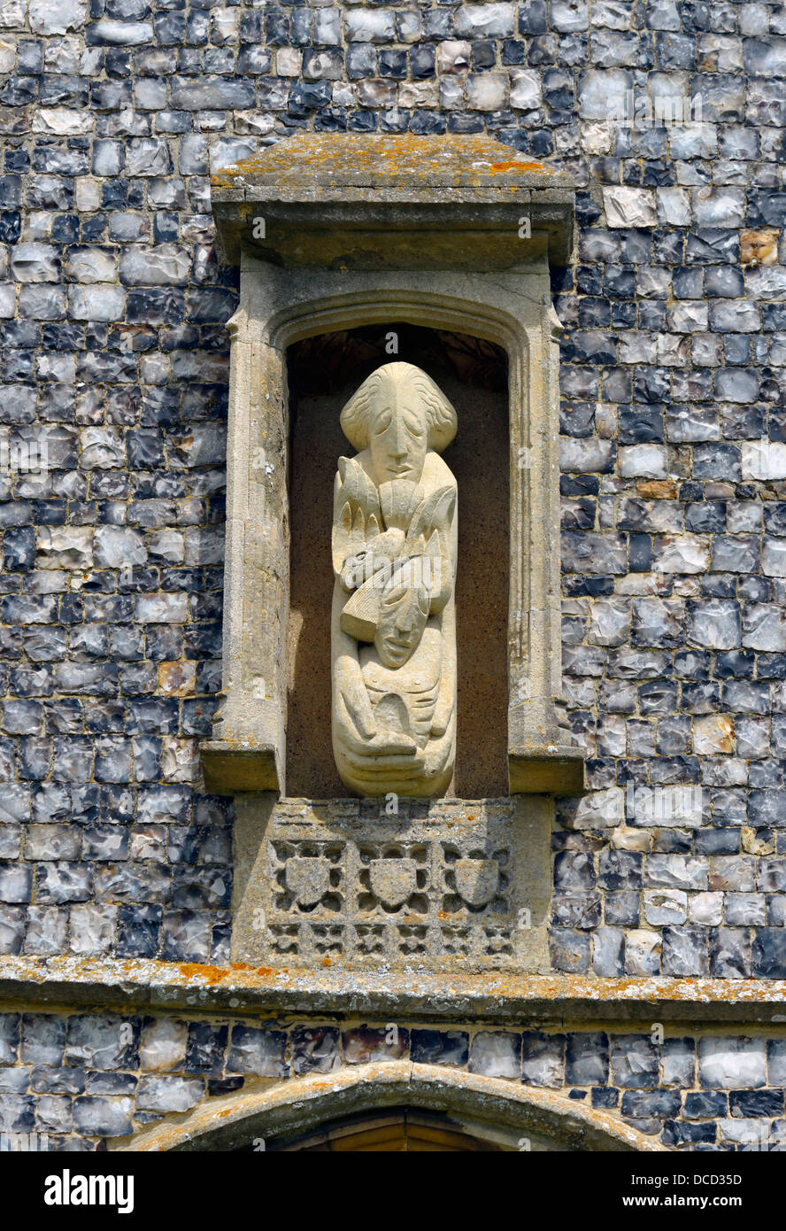 Skulptur über Süd-Tür. Kirche des Heiligen Trinty. Blythburgh, Suffolk, England, Vereinigtes Königreich, Europa. Stockfoto