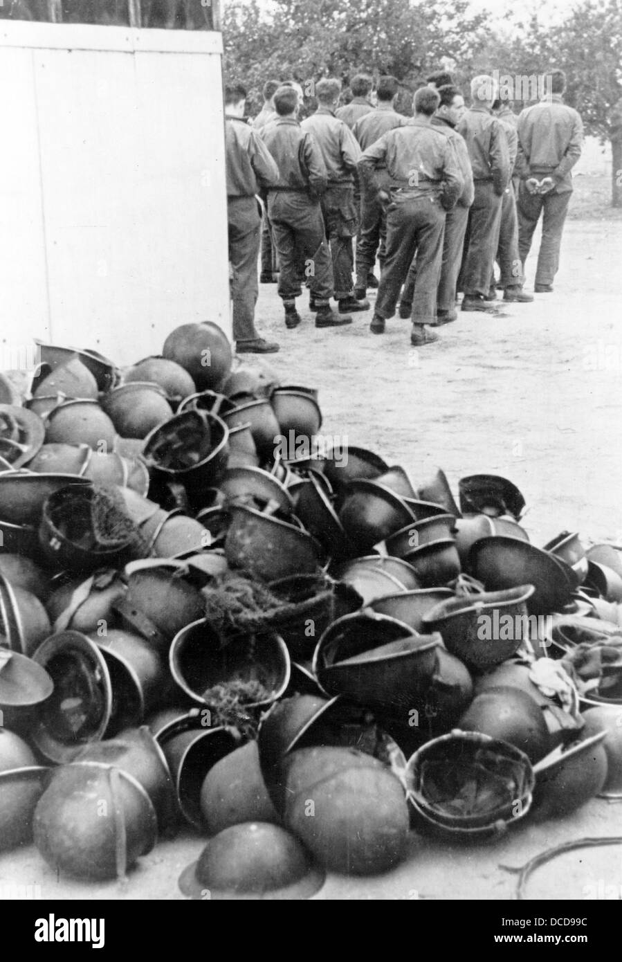 US-amerikanische Kriegsgefangene sind im Oktober 1944 in einem deutschen Lager an der Westfront zu sehen. Ort unbekannt. Fotoarchiv für Zeitgeschichte Stockfoto