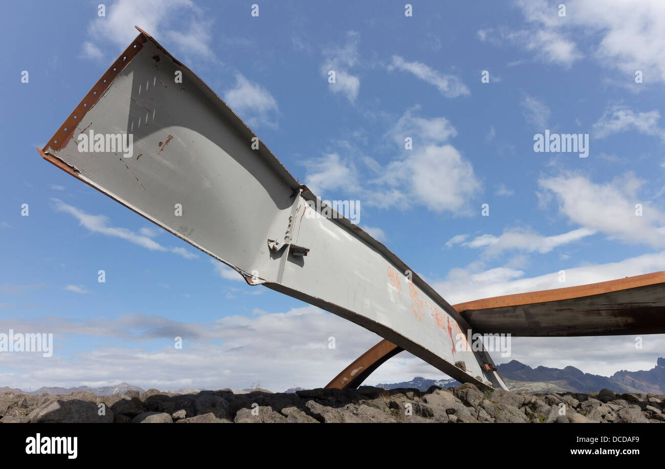 Twisted Metal Träger von der Gigjukvisl-Brücke durch eine Flut zerstört ein Vulkanausbruch Island Stockfoto