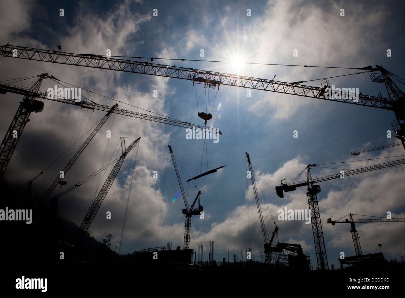 Krane im Einsatz beim Bau von Angra 3 Kernkraftwerk Angra Dos Reis, Bundesstaat Rio De Janeiro, Brasilien-Kernenergie Stockfoto
