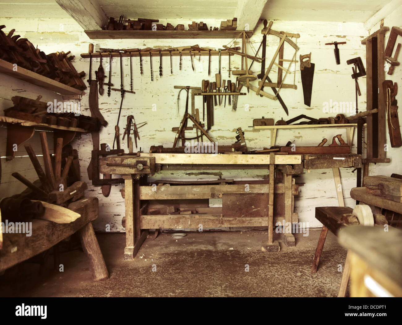 Ein altes Reparatur-Zimmer im rustikalen Holzhaus Stockfoto