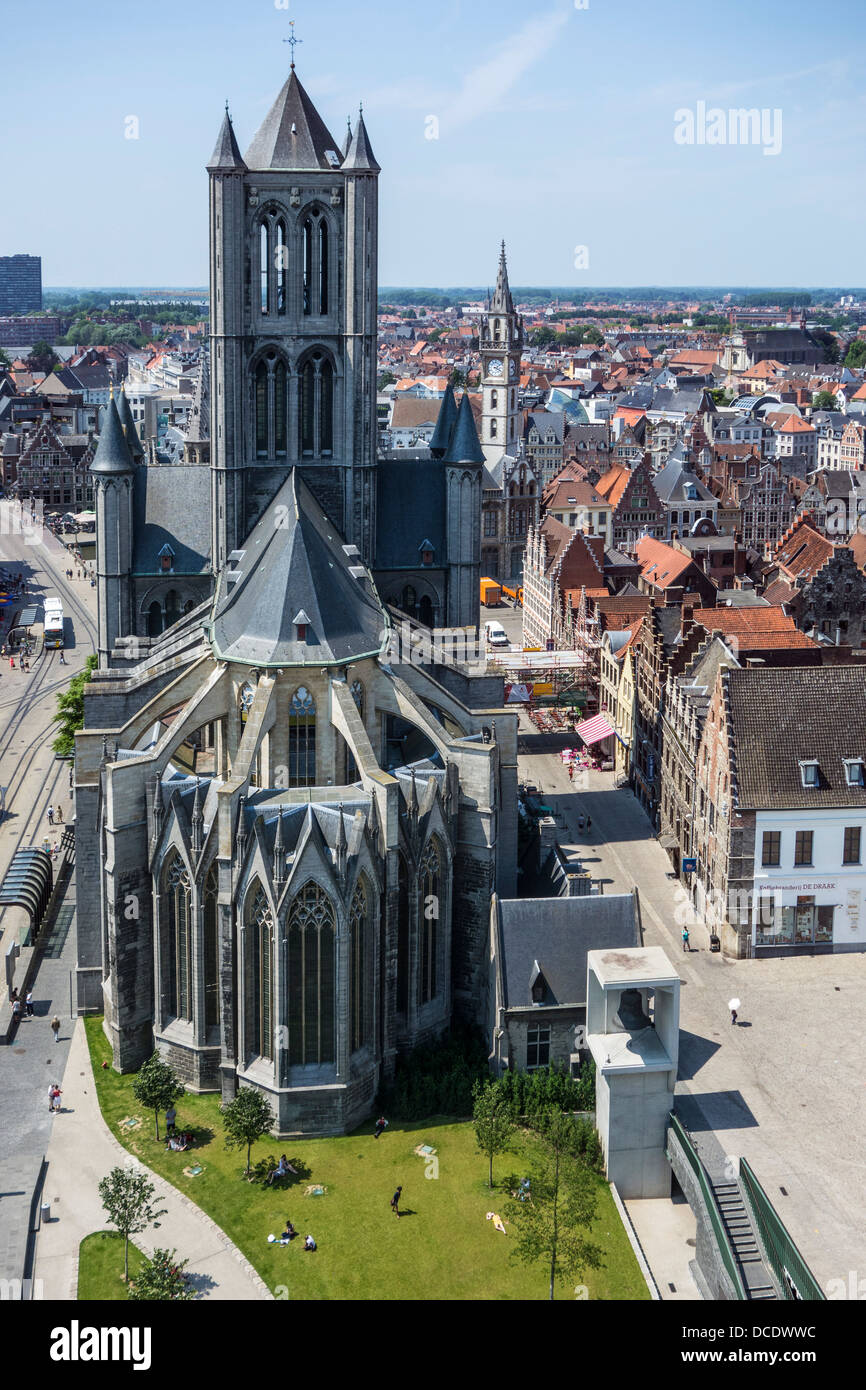 Blick auf die St.-Nikolaus-Kirche / Sint-Niklaaskerk in der Altstadt von Gent, Ost-Flandern, Belgien Stockfoto