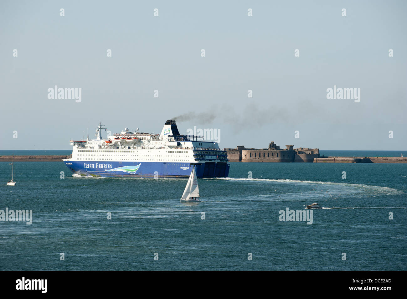 Oscar Wilde ferry der Irish Ferries Flotte Abfahrt Cherbourg Hafen Normandie Frankreich Stockfoto