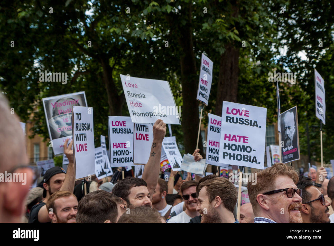 Plakate, verurteilen homophobe Gesetze in Russland Stockfoto