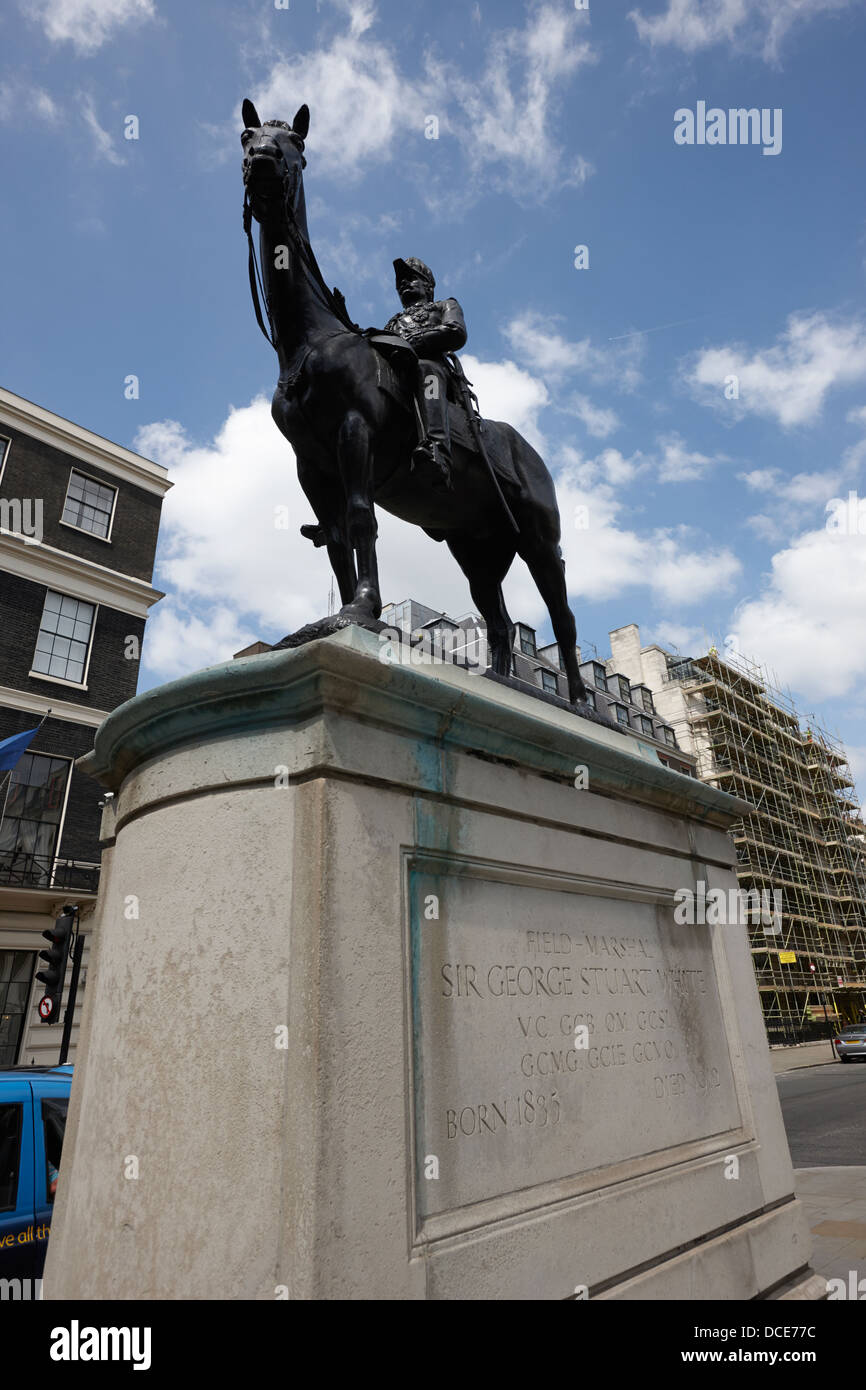 Statue von Feldmarschall Sir George Stuart White auf Reiten Portland Place London England UK Stockfoto