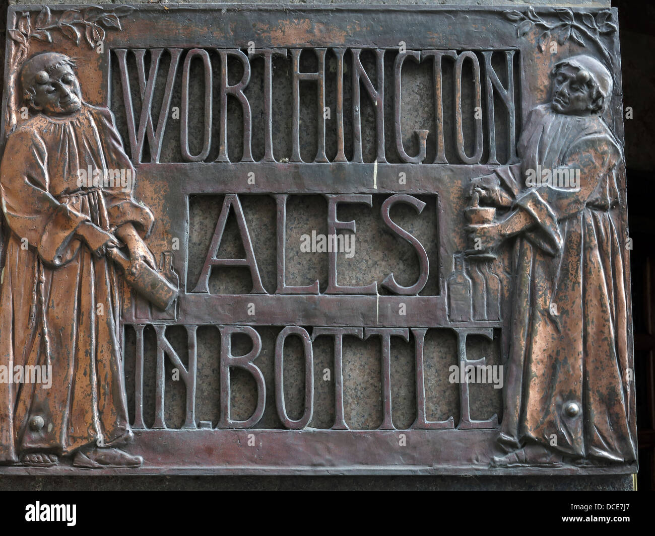 Worthington Ales in Flasche Kupfer-Schild an der Black Friar Pub, Blackfriars, London, England UK EC4V 4E Stockfoto