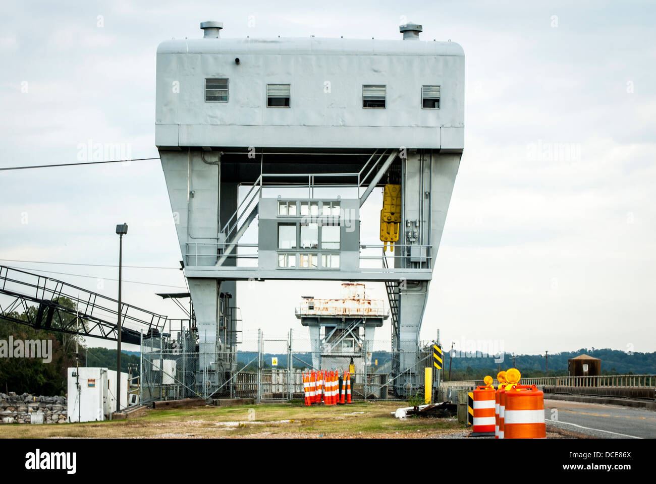 USA, Louisiana, Atchafalaya Basin, Old River Low Sill Control Complex, Brücke, beibehalten durch US Army Corps of Engineers. Stockfoto USA, Louisiana, Atchafalaya Basin, Old River Low Sill Control Complex, Brücke, beibehalten durch US Army Corps of Engineers. Stockfoto