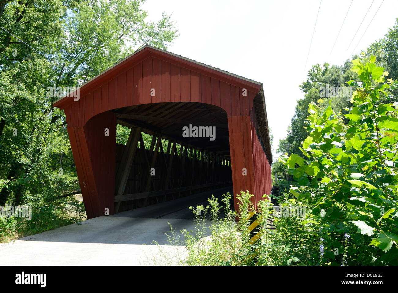 Historische überdachte Brücke in zentralen Indiana noch im täglichen Einsatz. Stockfoto