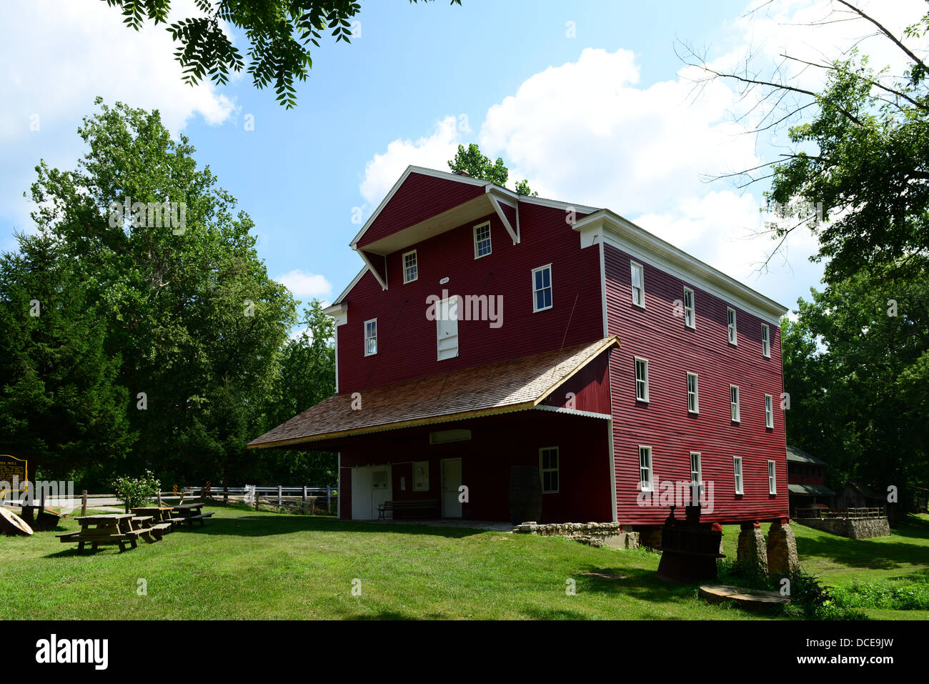 Adams-Mühle, eine historische Getreidemühle im Central Indiana. Stockfoto