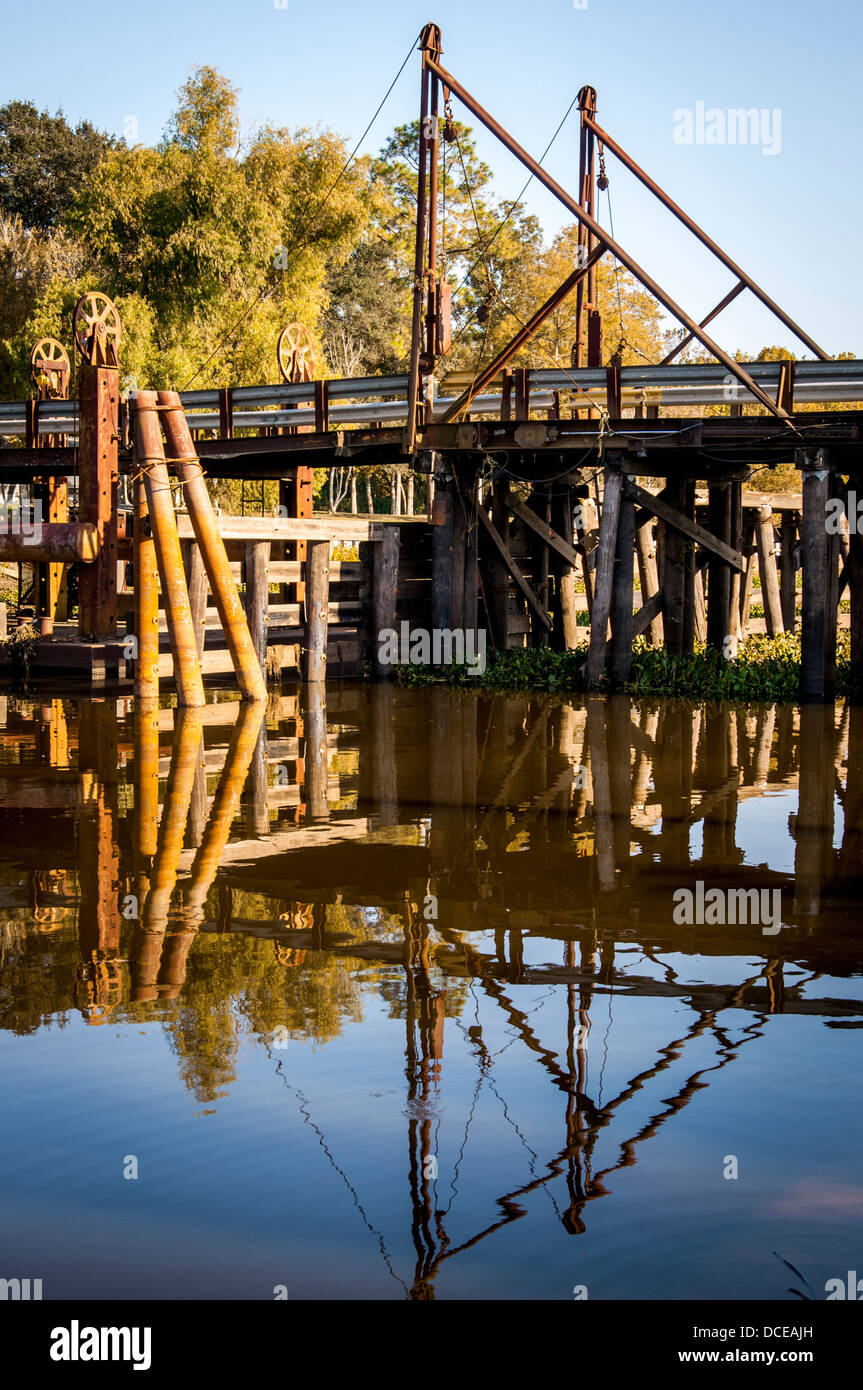 USA, Louisiana, Atchafalaya Basin, Butte LaRose Pontonbrücke, Nordseite auf Herman Dupuis Rd. Stockfoto