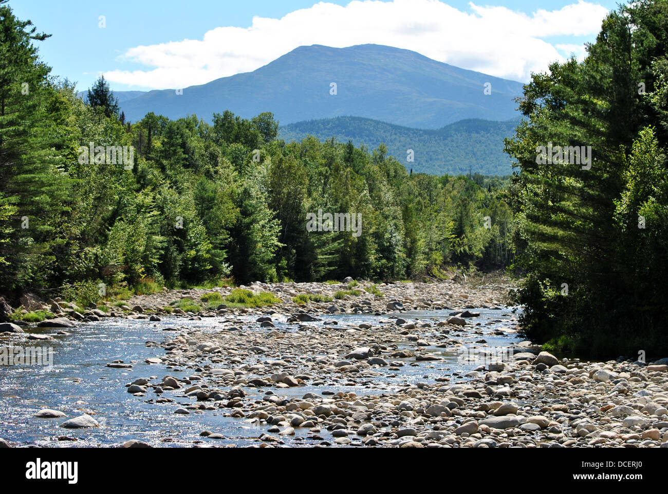 Perfekte Sommer-Berg-Szene Stockfoto