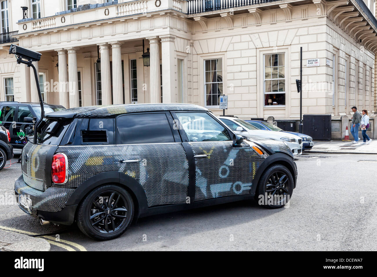 Mini Art Beat - interaktive Kunstinstallation ermöglicht es den Menschen ein Video aufnehmen und es auf eine Mini spielen, wie es um London reist Stockfoto