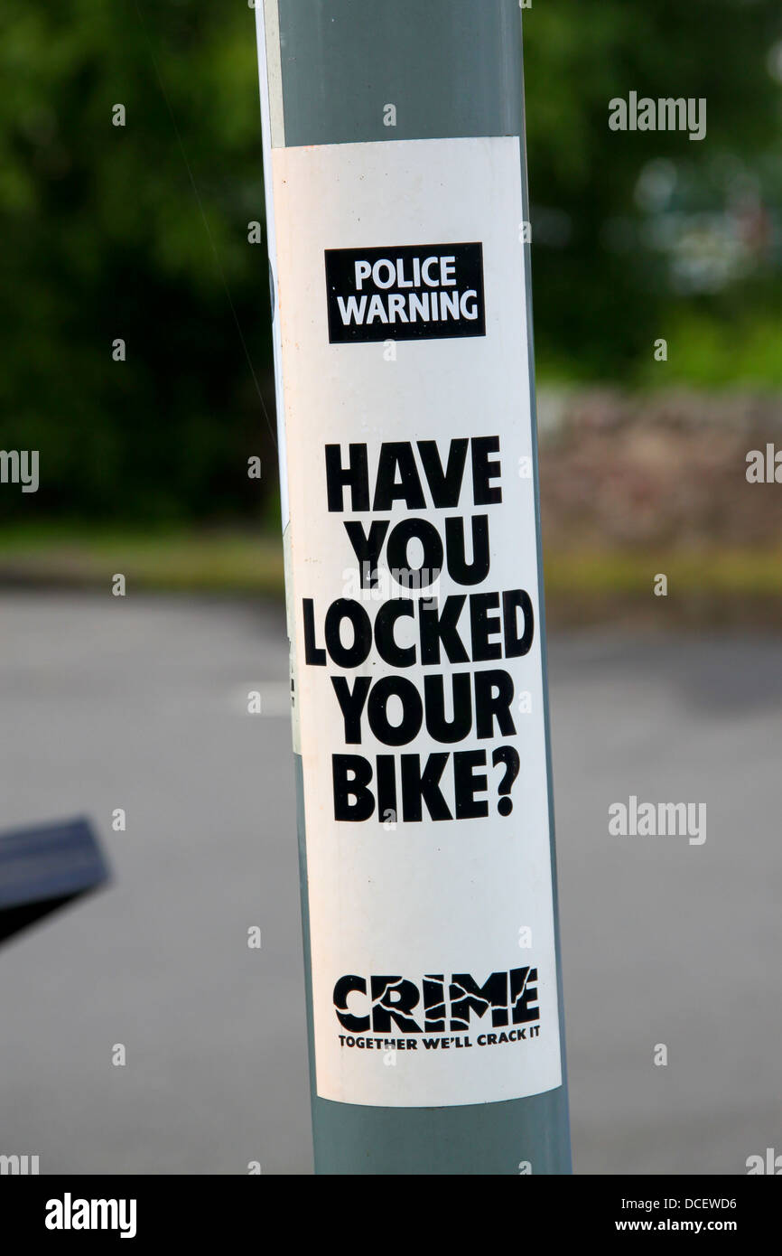 Haben Sie Ihr Fahrrad gesperrt Polizei Warnung zu unterzeichnen Stockfoto