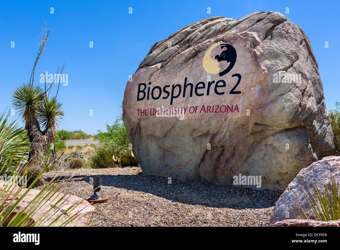 Eingang zu unterzeichnen, auf Weg zur Biosphäre 2 Erde Systeme Science Research Facility, Oracle, in der Nähe von Tucson, Arizona, USA Stockfoto