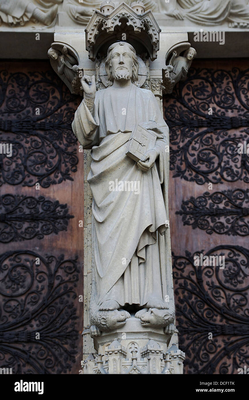 Der Beau Dieu Notre Dame de Paris Stockfoto