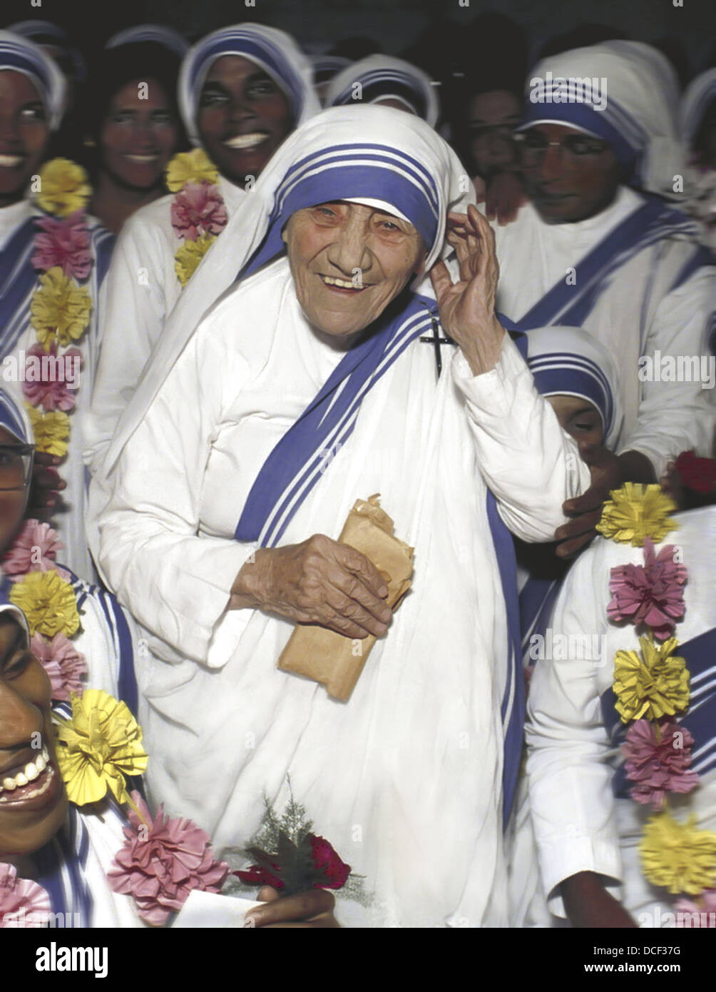 Mutter Teresa feiert eine abschließende Zeremonie auf dem Dach des Mutterhauses von Kolkata, Indien Stockfoto