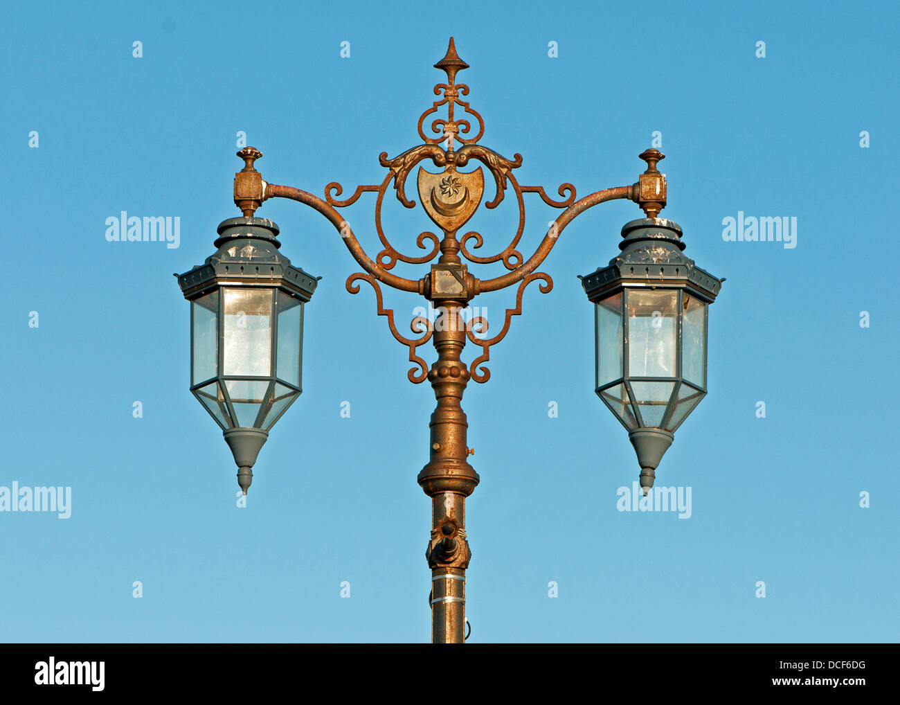 Verzierten Lampen auf post Stockfoto