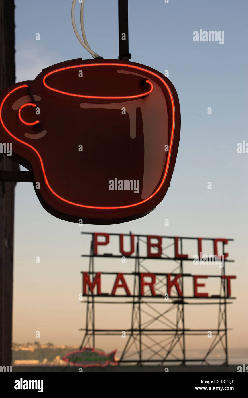 POST GASSE KAFFEE SHOP CUP PIKE PLACE PUBLIC MARKET WATERFRONT SEATTLE WASHINGTON STATE USA Stockfoto