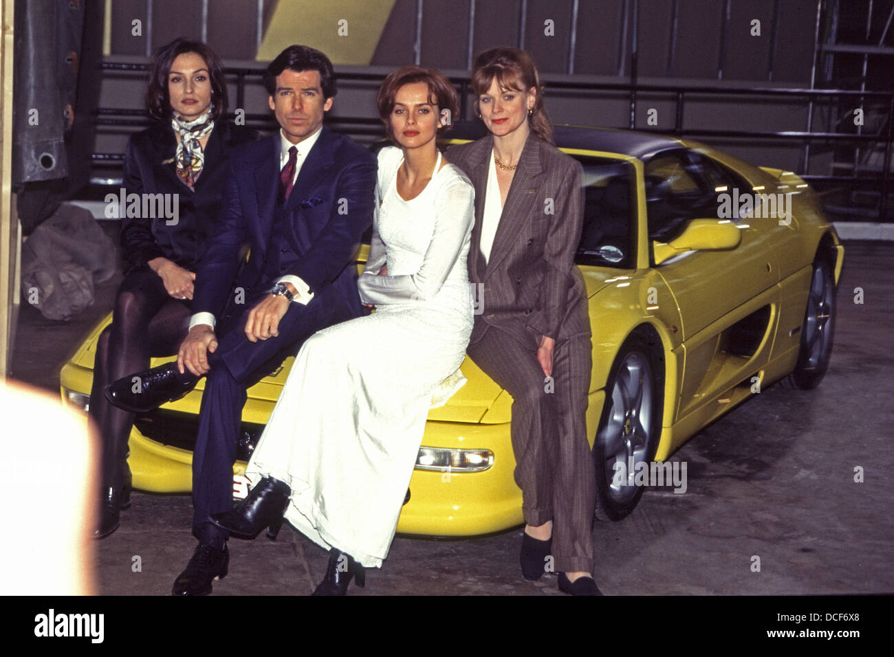Goldeneye-Akteure Famke Janssen, Pierce Brosnan, Isabella Scorupco und Samantha Bond bei Goldeneye Präsentation Stockfoto