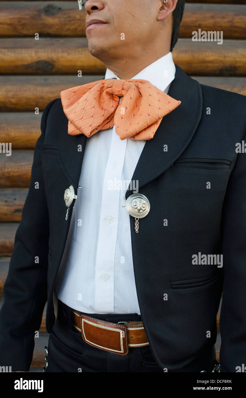 Mann mit Mariachi Kostüm; Aguascalientes, Aguascalientes, Mexiko Stockfoto